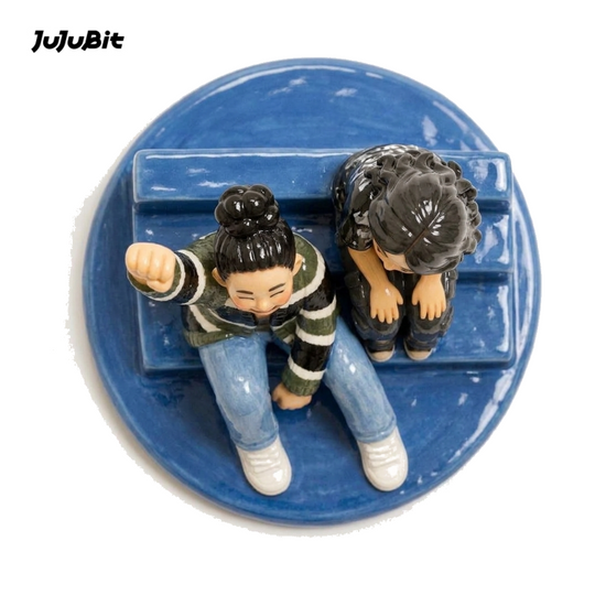 Ringholder Figurine - Friends on the Steps