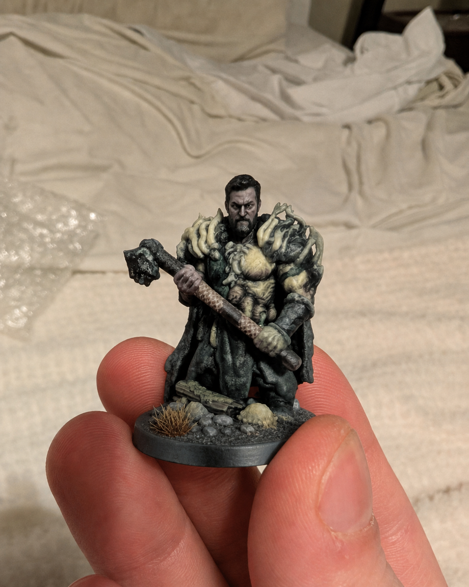 Custom barbarian figurine with bone shoulder armor wielding a stone warhammer - JuJuBit
